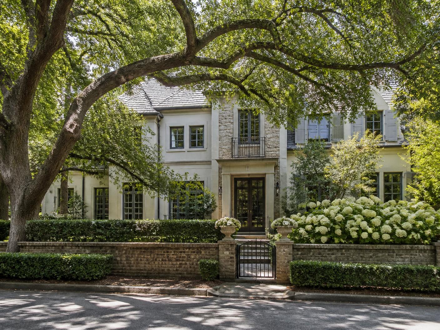 Glen Oaks — Transitional homes in Piper Glen, Charlotte